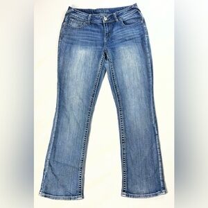 Maurices Women's Denim Bootcut jeans Size 6 Short mid rise Light Blue Wash